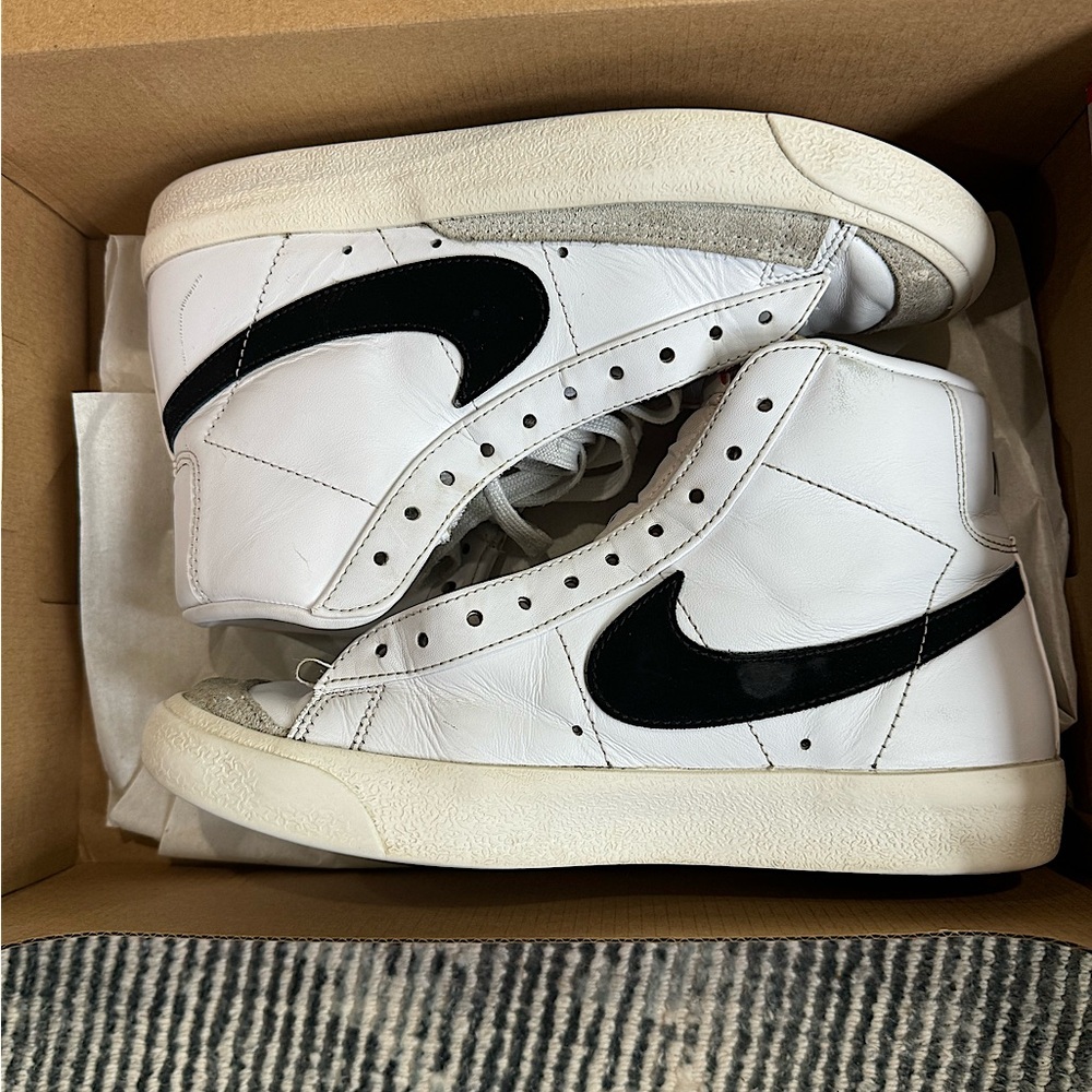 White Nike Blazers Size 7.5